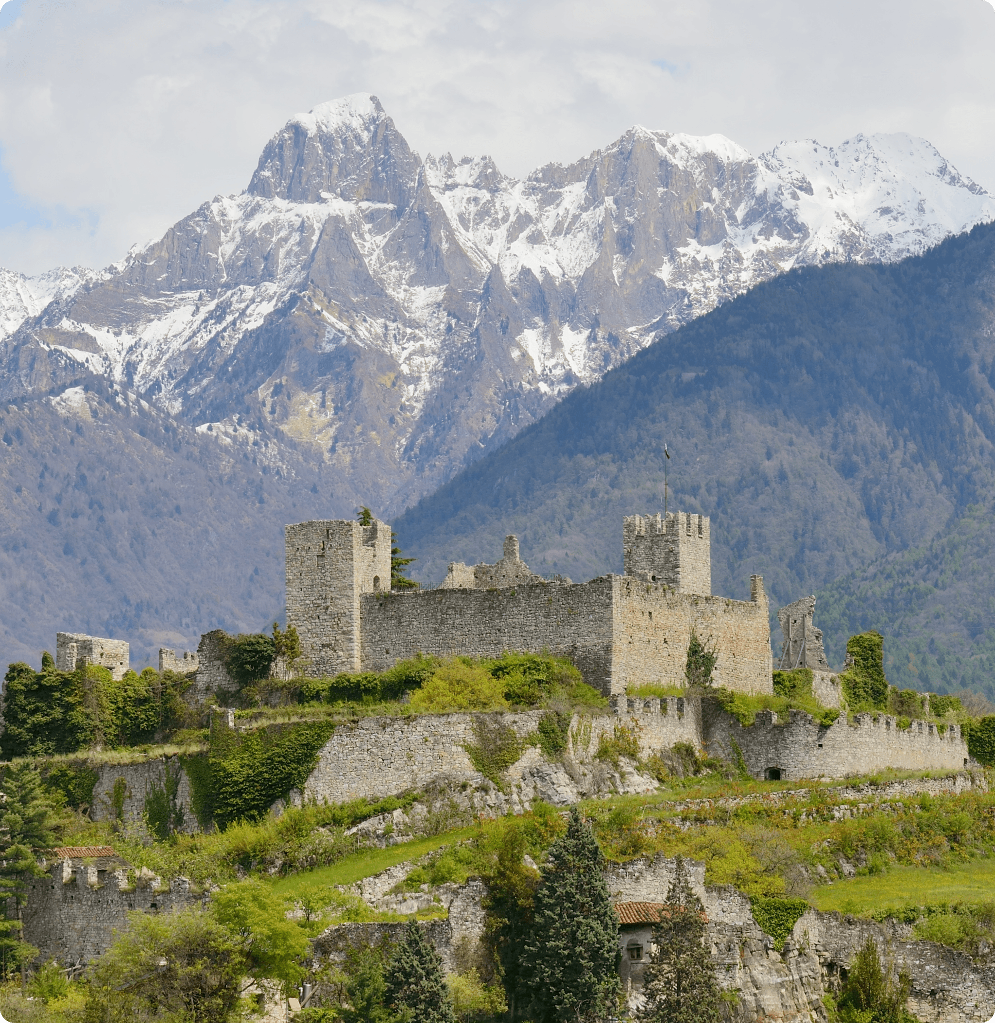 In Vespa tra i Miti: Incisioni UNESCO, Castelli e l'Anima di Bienno